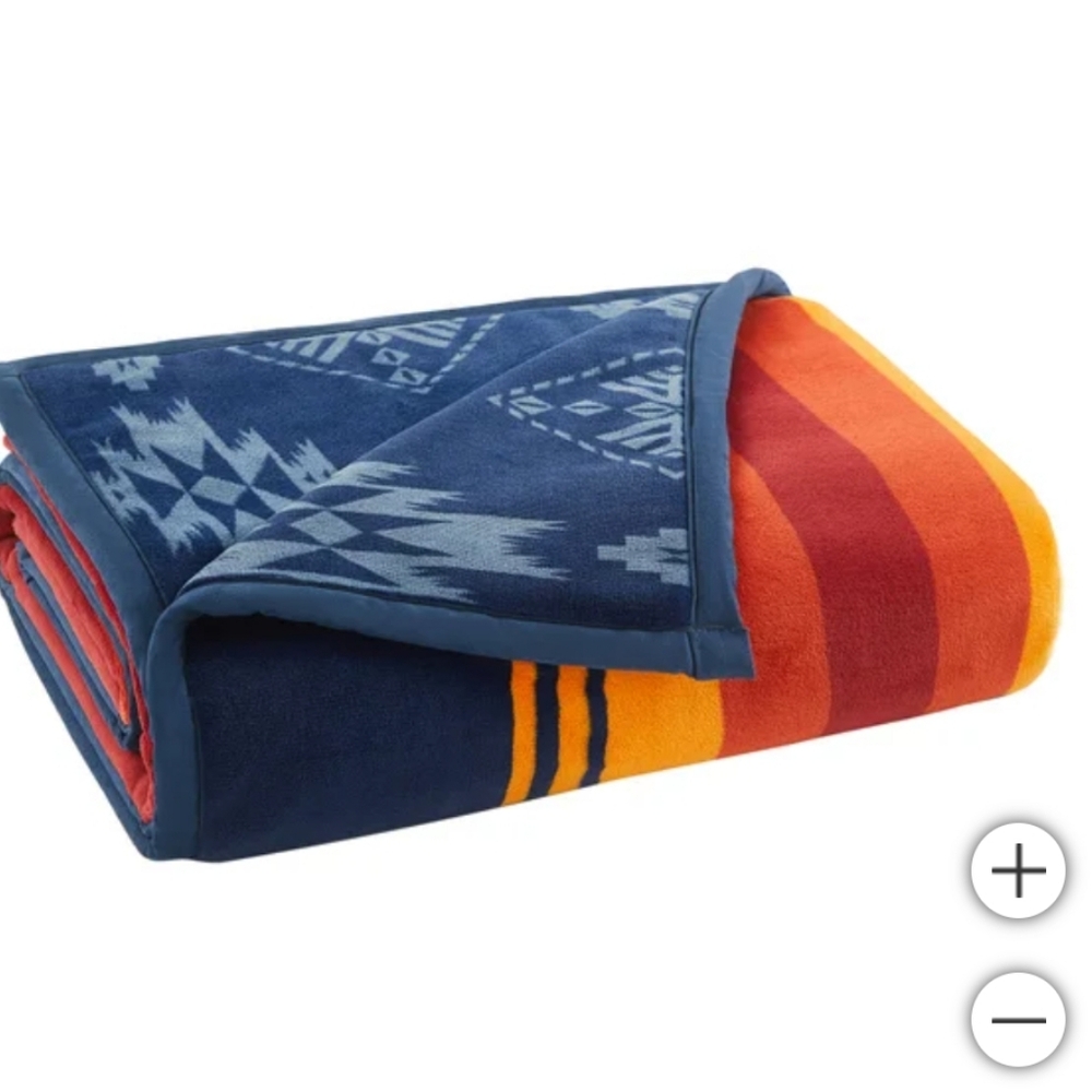 Pendleton Reversible Plush Throw, new - Picture 5 of 5